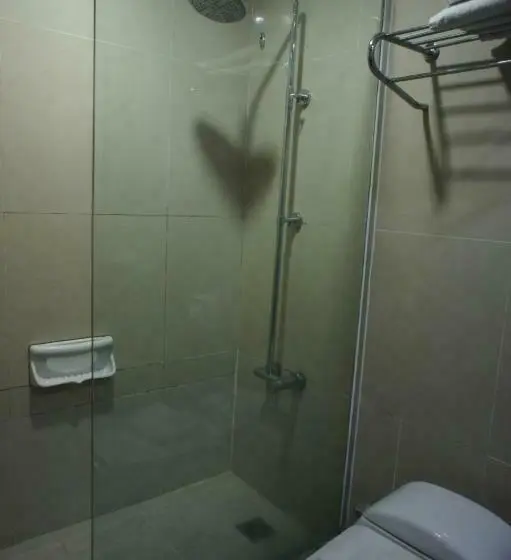 اتاق لوکس با تخت بزرگ, Tyng Garden