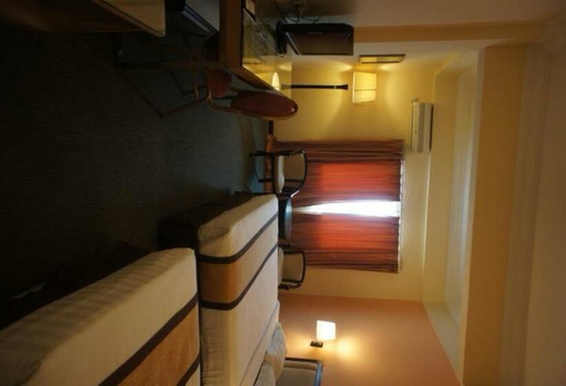 חדר משפחתי דלוקס, Tyng Garden