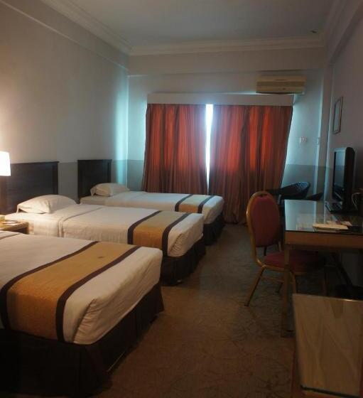 חדר דלוקס לשלושה, Tyng Garden