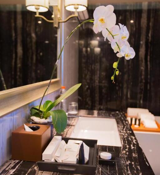 جناح كلوب, Vasa Hotel Surabaya