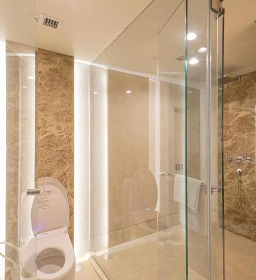 جناح كلوب, Vasa Hotel Surabaya