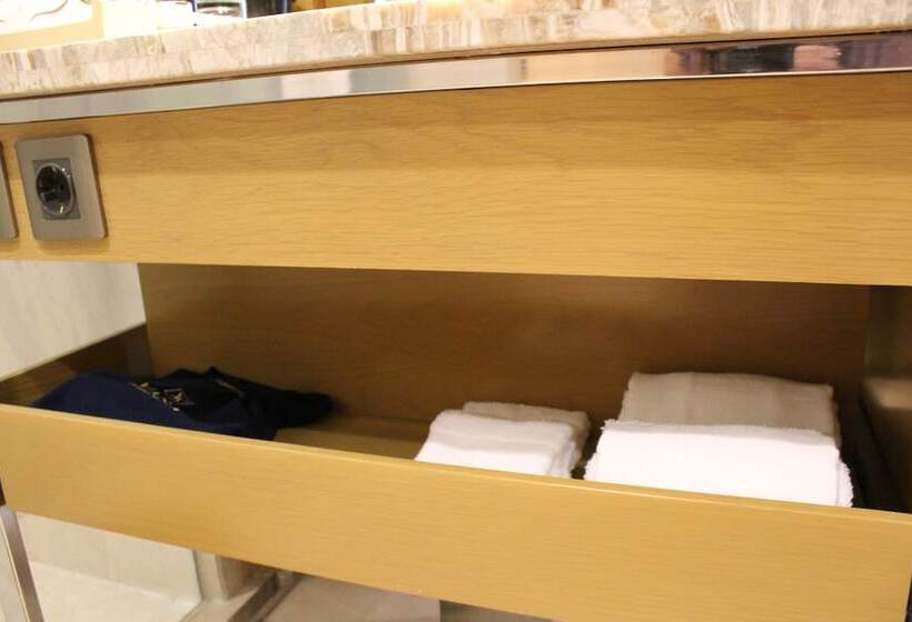 غرفة قياسية سرير كينج, Vasa Hotel Surabaya