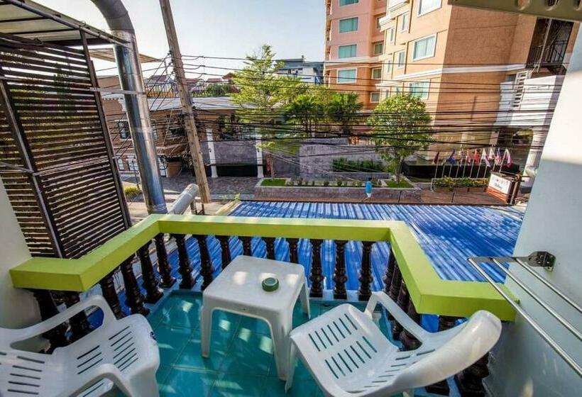 غرفة قياسية مزوَّدة بشُرفة, Nn Apartment