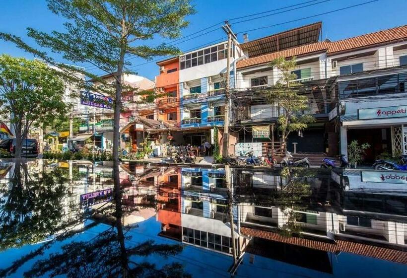 غرفة قياسية مزوَّدة بشُرفة, Nn Apartment