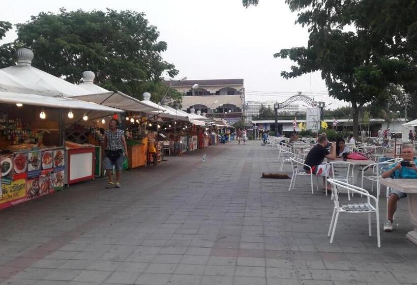 غرفة قياسية مزوَّدة بشُرفة, Nn Apartment