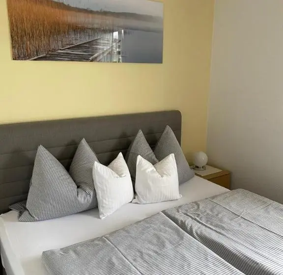 Huoneisto 1 Makuuhuone, Gästehaus Und Ferienwohnung Bächle
