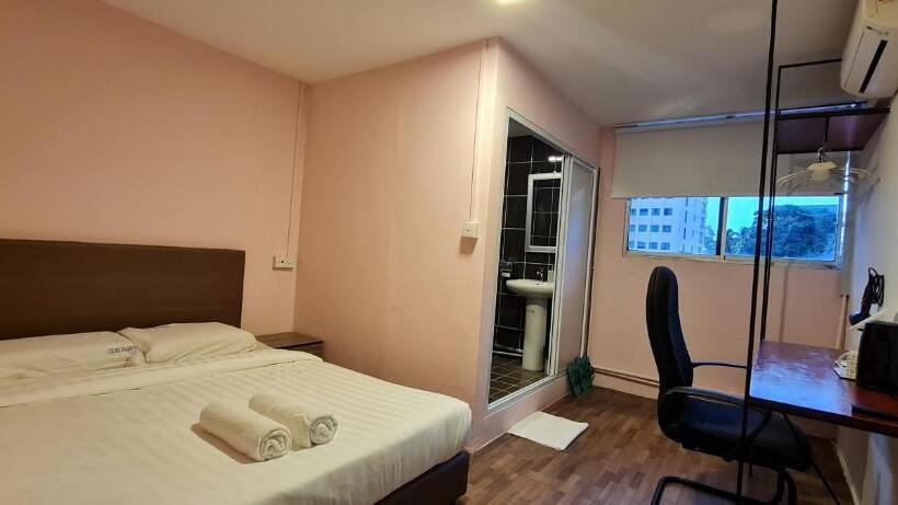 חדר דלוקס, Misto