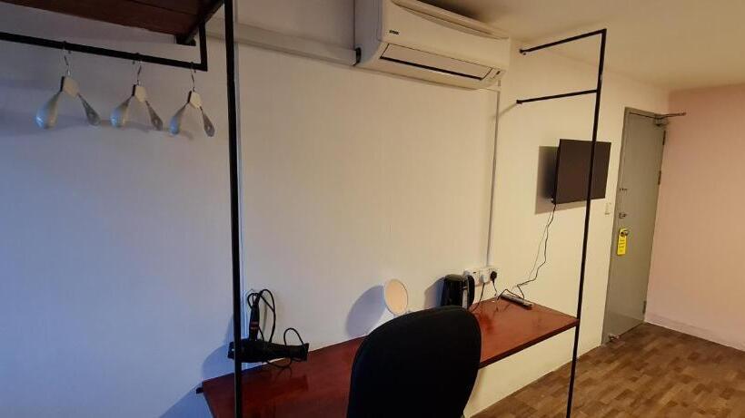 חדר דלוקס, Misto