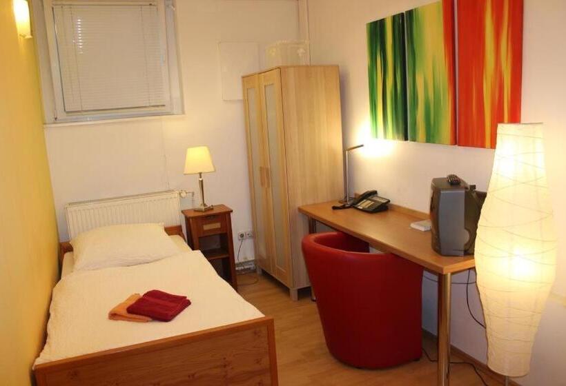 اتاق استاندارد یک تخته با سرویس بهداشتی مشترک, Budgetrooms   Souterrain Private Rooms & Kitchen