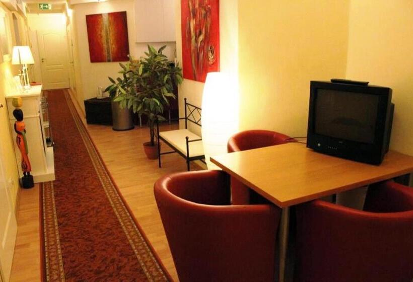 اتاق استاندارد یک تخته با سرویس بهداشتی مشترک, Budgetrooms   Souterrain Private Rooms & Kitchen