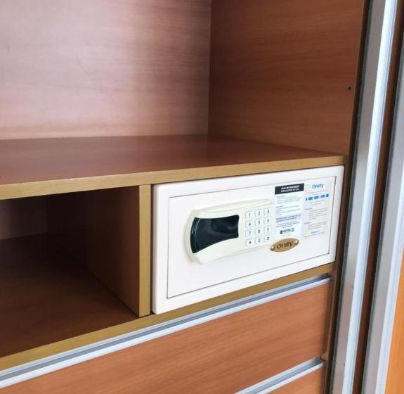 جناح مزوَّد بشرفة, Unl Ate