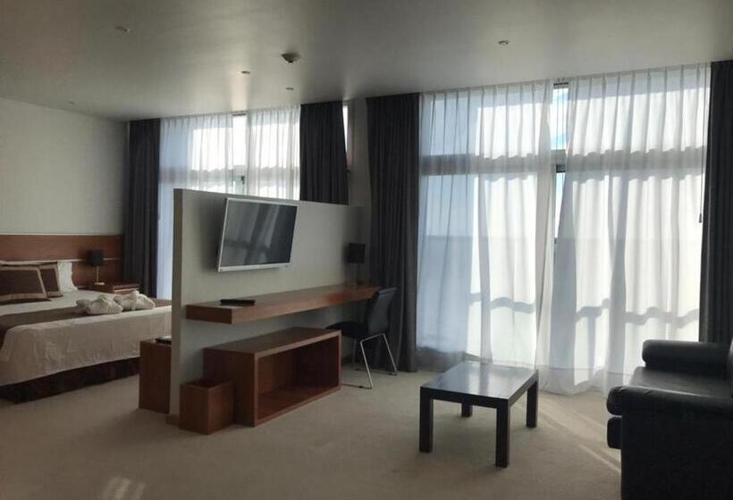 جناح مزوَّد بشرفة, Unl Ate