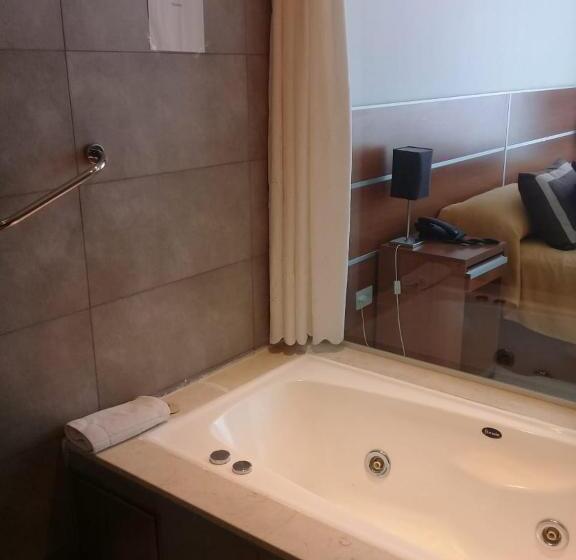 جناح مزوَّد بشرفة, Unl Ate