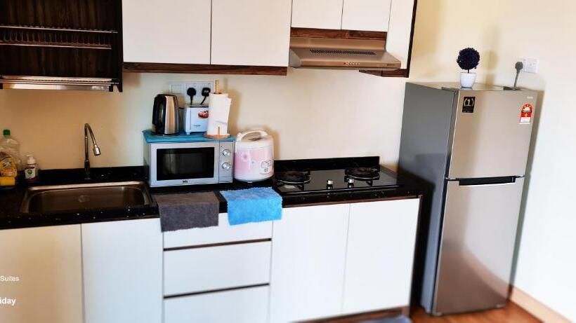 Люкс Вид на Бассейн, Mlh Premier Suites @ Saville Cheras