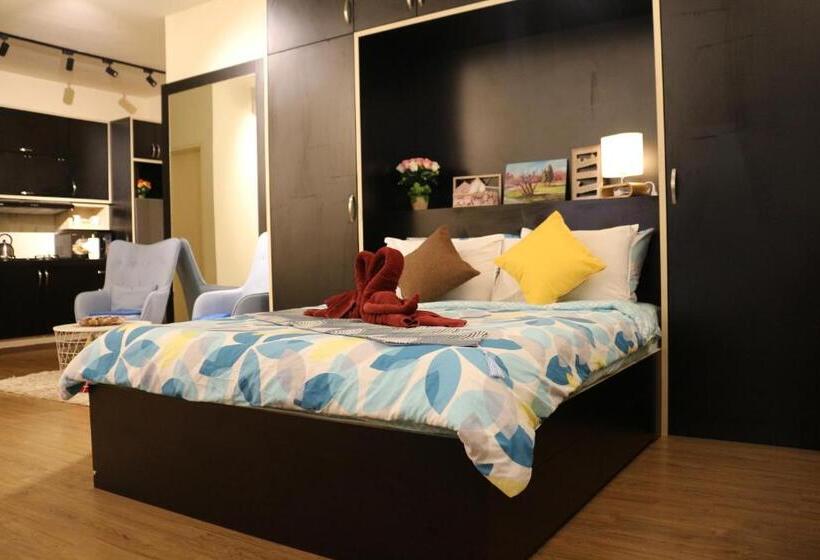 Люкс с Балконом, Mlh Premier Suites @ Saville Cheras