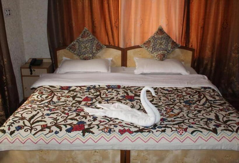 Quarto Deluxe, Bakhtawar