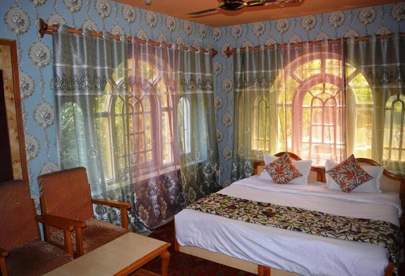 Quarto Deluxe, Bakhtawar