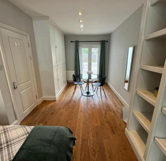 Номер Стандарт Трехместный, Brentford Guest Rooms