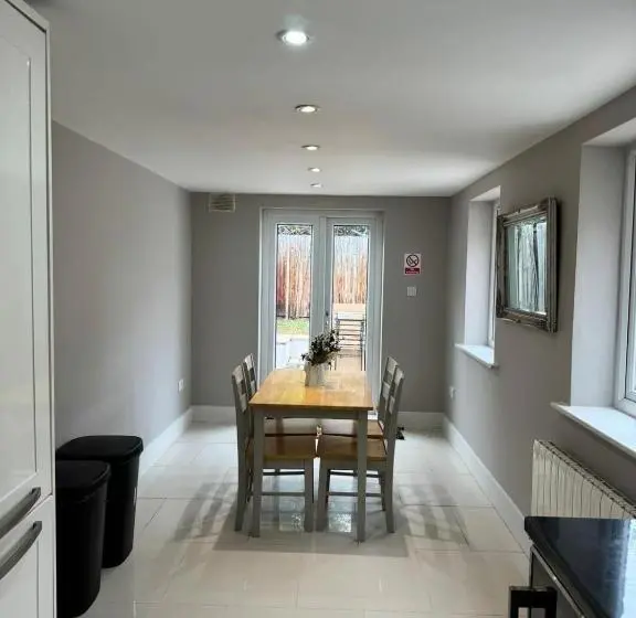 エコノミールーム, Brentford Guest Rooms