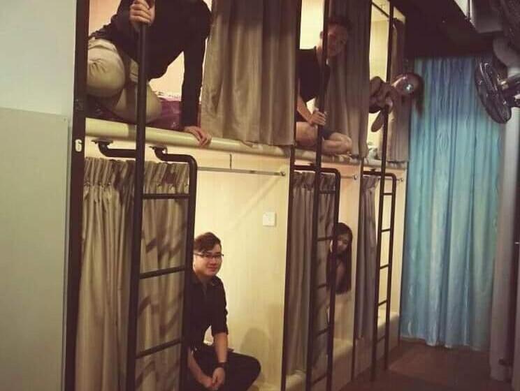 Capsule, Joka Joka Guesthouse