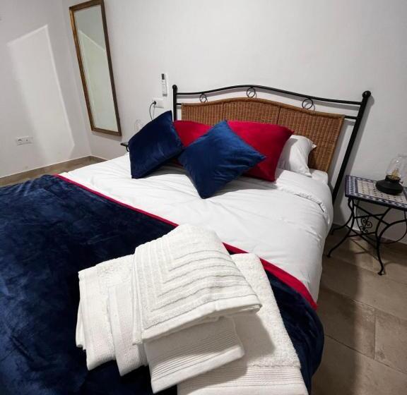 اتاق استاندارد, Shanti’s Andalusian Rooms