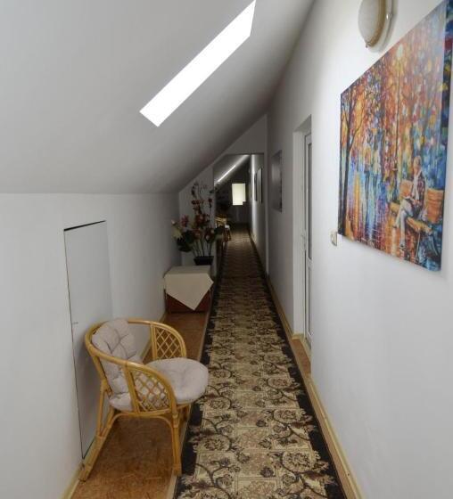 غرفة إقتصادية, Pensiunea Adriana