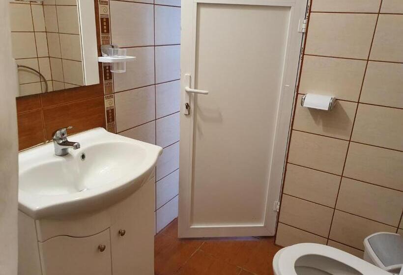 غرفة إقتصادية, Pensiunea Adriana