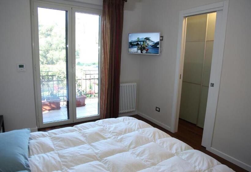 디럭스 자쿠지룸, Domus Aurige