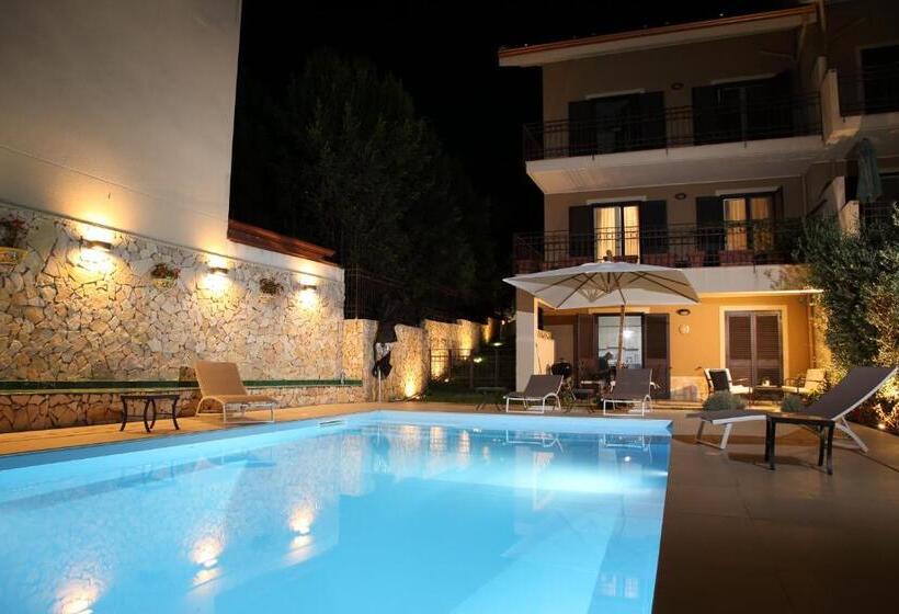 디럭스 자쿠지룸, Domus Aurige