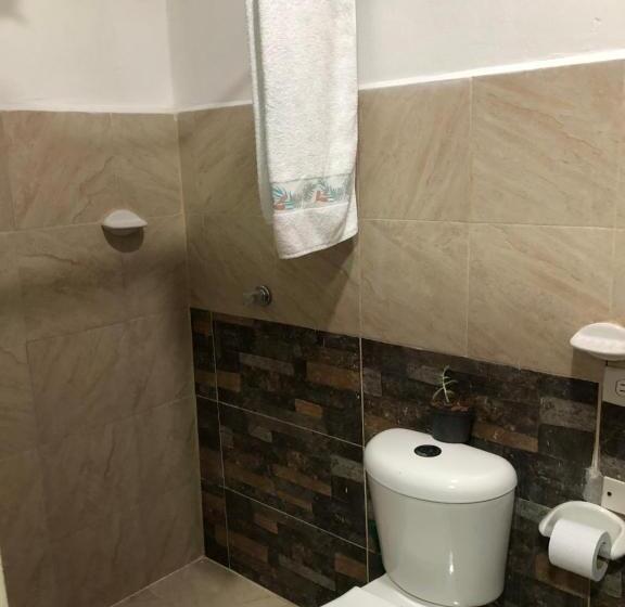 חדר משפחתי, Balcones Del Lago