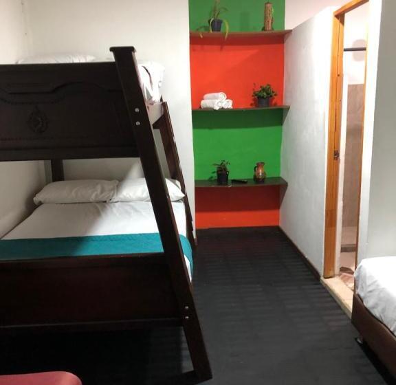 חדר משפחתי, Balcones Del Lago