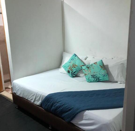 חדר משפחתי, Balcones Del Lago