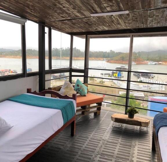 غرفة عائلية, Balcones Del Lago