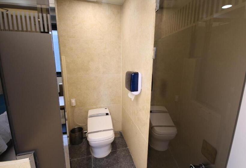 חדר בסיסי, Jb Tourist