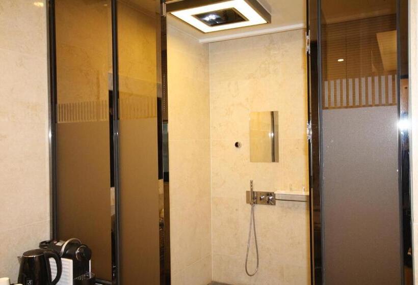 חדר דלוקס, Jb Tourist