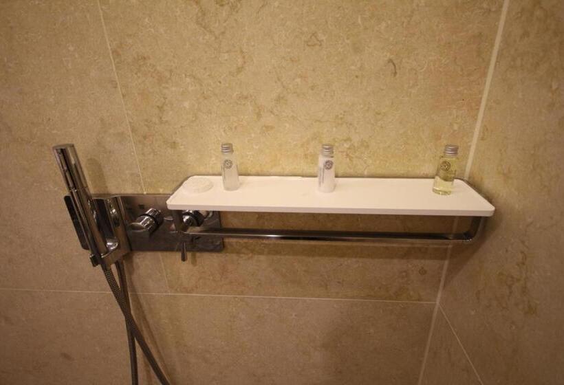 חדר דלוקס, Jb Tourist