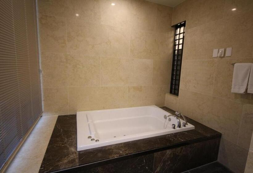 חדר פרמיום, Jb Tourist