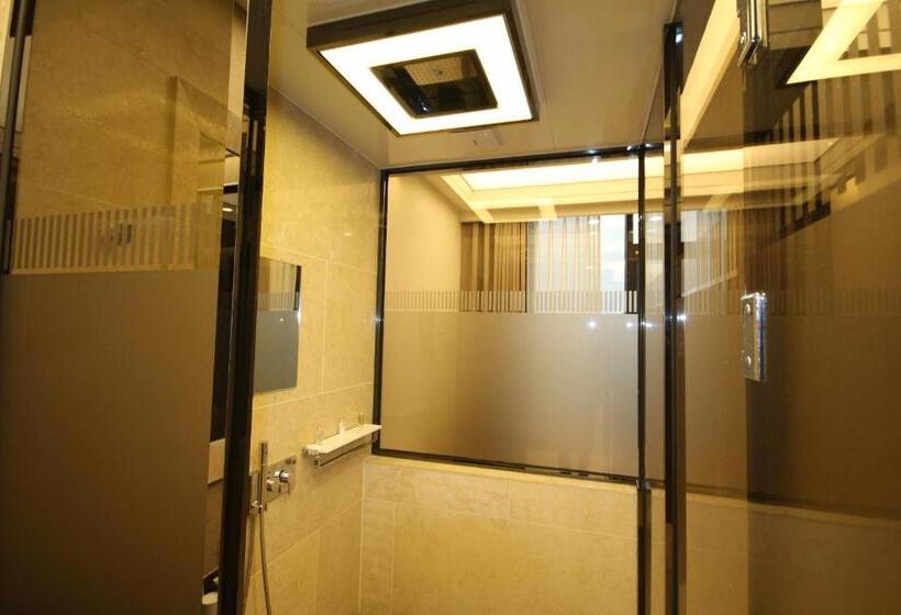 חדר פרמיום, Jb Tourist