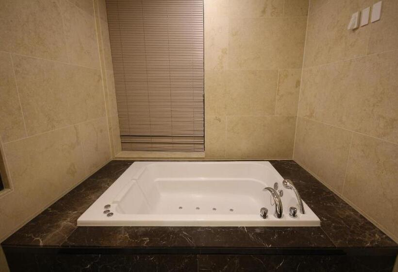 סוויטה, Jb Tourist