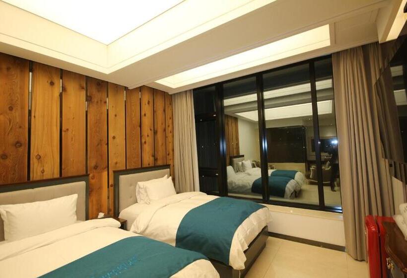 סוויטה, Jb Tourist