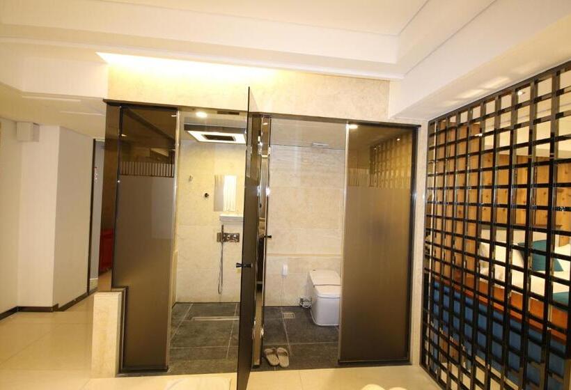اتاق پنت هاوس, Jb Tourist
