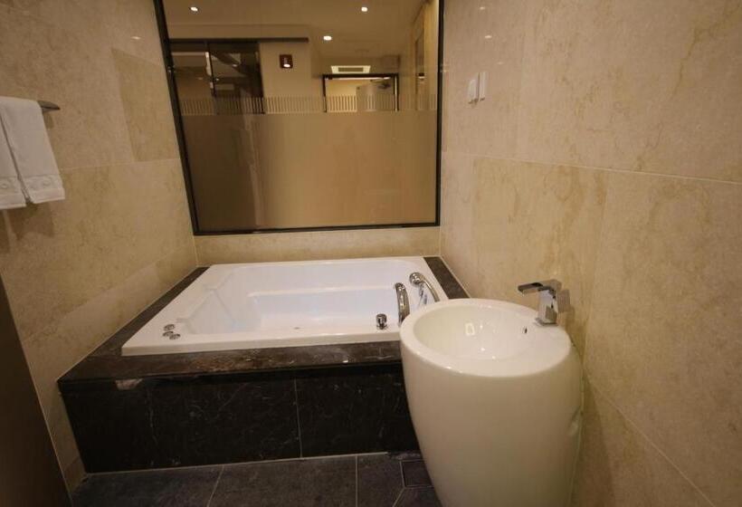 اتاق لوکس, Jb Tourist