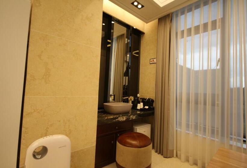 חדר דלוקס, Jb Tourist