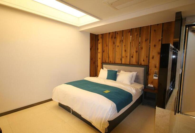 חדר דלוקס, Jb Tourist