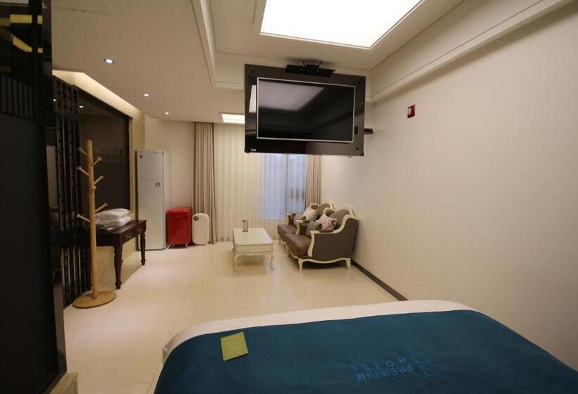 חדר פרמיום, Jb Tourist