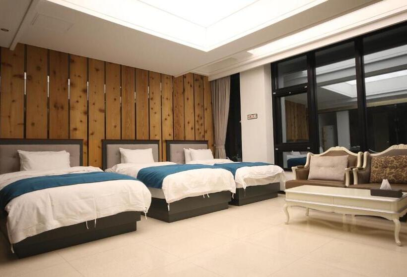 סוויטה, Jb Tourist