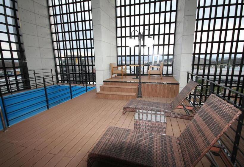 اتاق پنت هاوس, Jb Tourist