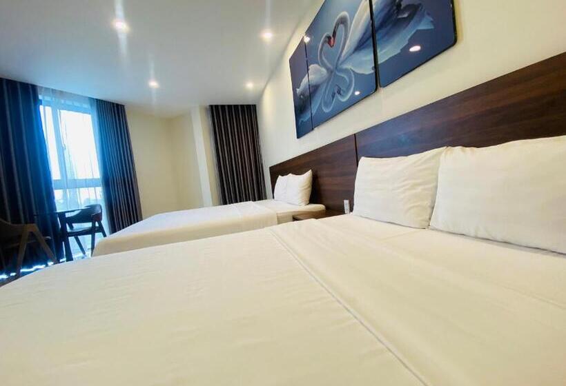 اتاق خانوادگی, Hoang Trieu Marina Thu Dau Mot