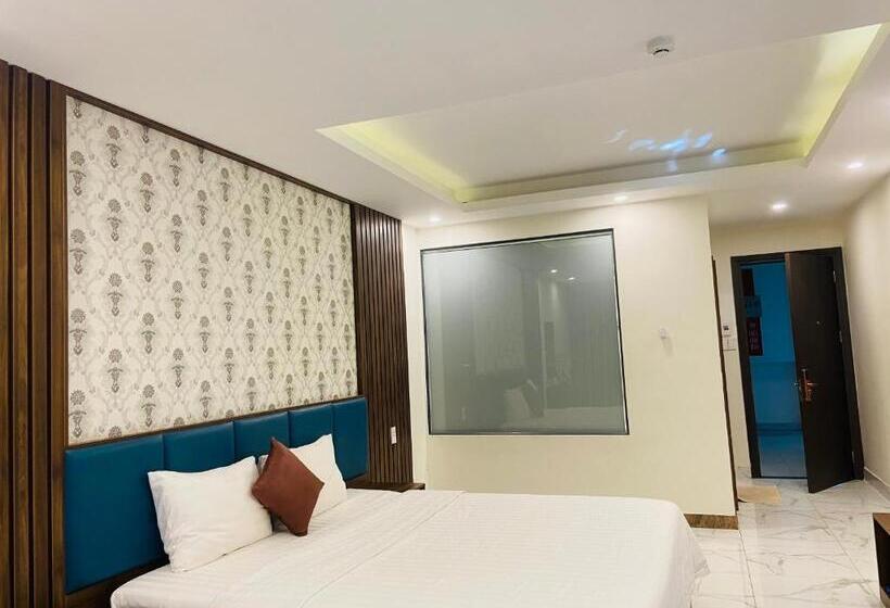 اتاق لوکس, Hoang Trieu Marina Thu Dau Mot
