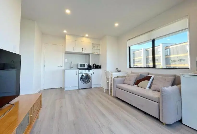 デラックススイート, Great Value 1b1b Studio In Sandringham Private Entrance, Close To City, Heat Pump, Netfilx
